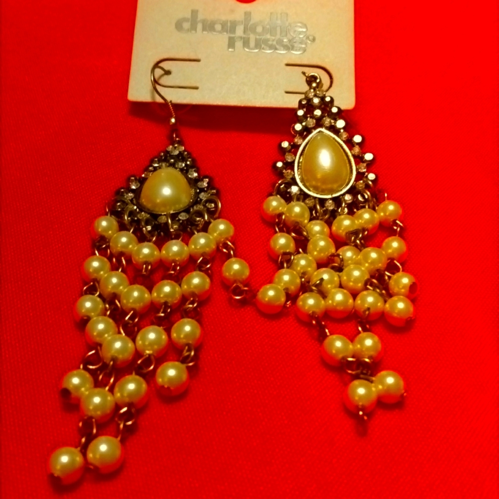Multiple pearls drop earrings